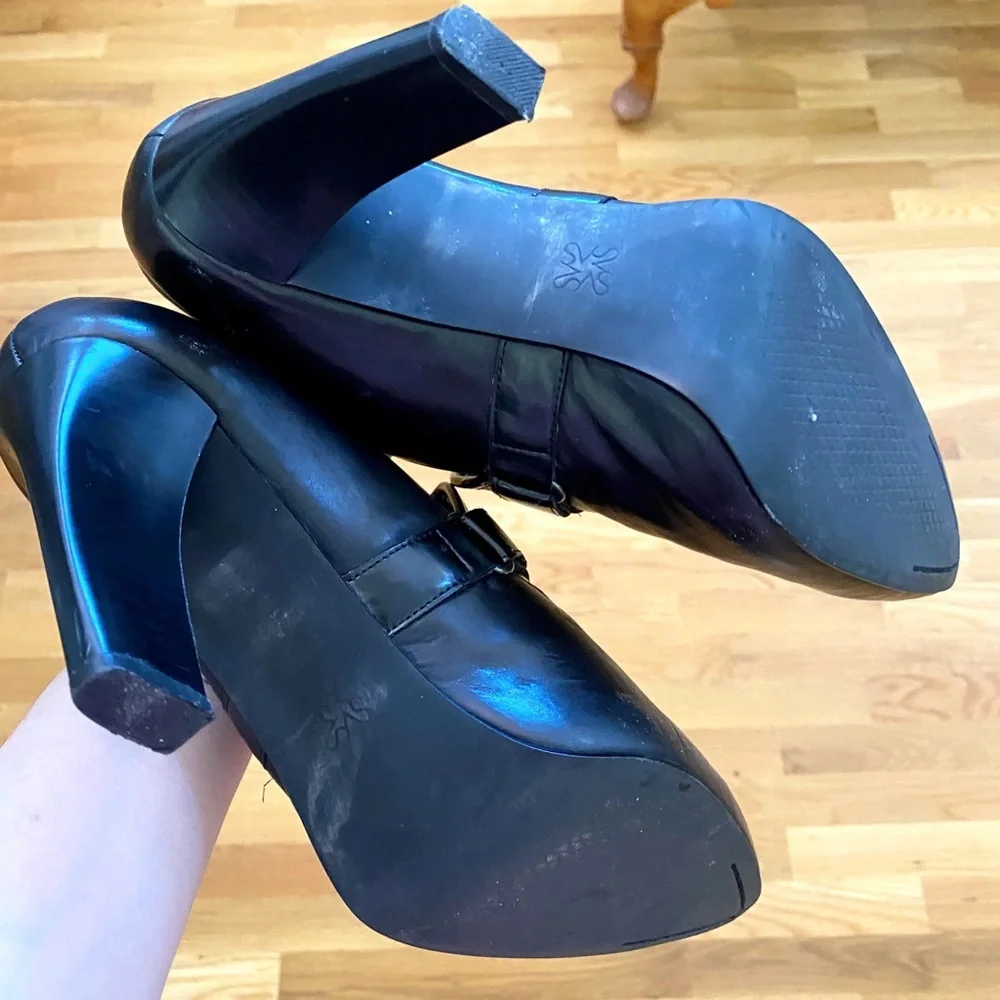 Simply Vera Vera Wang Black Leather Strap Booties - Picture 5 of 5